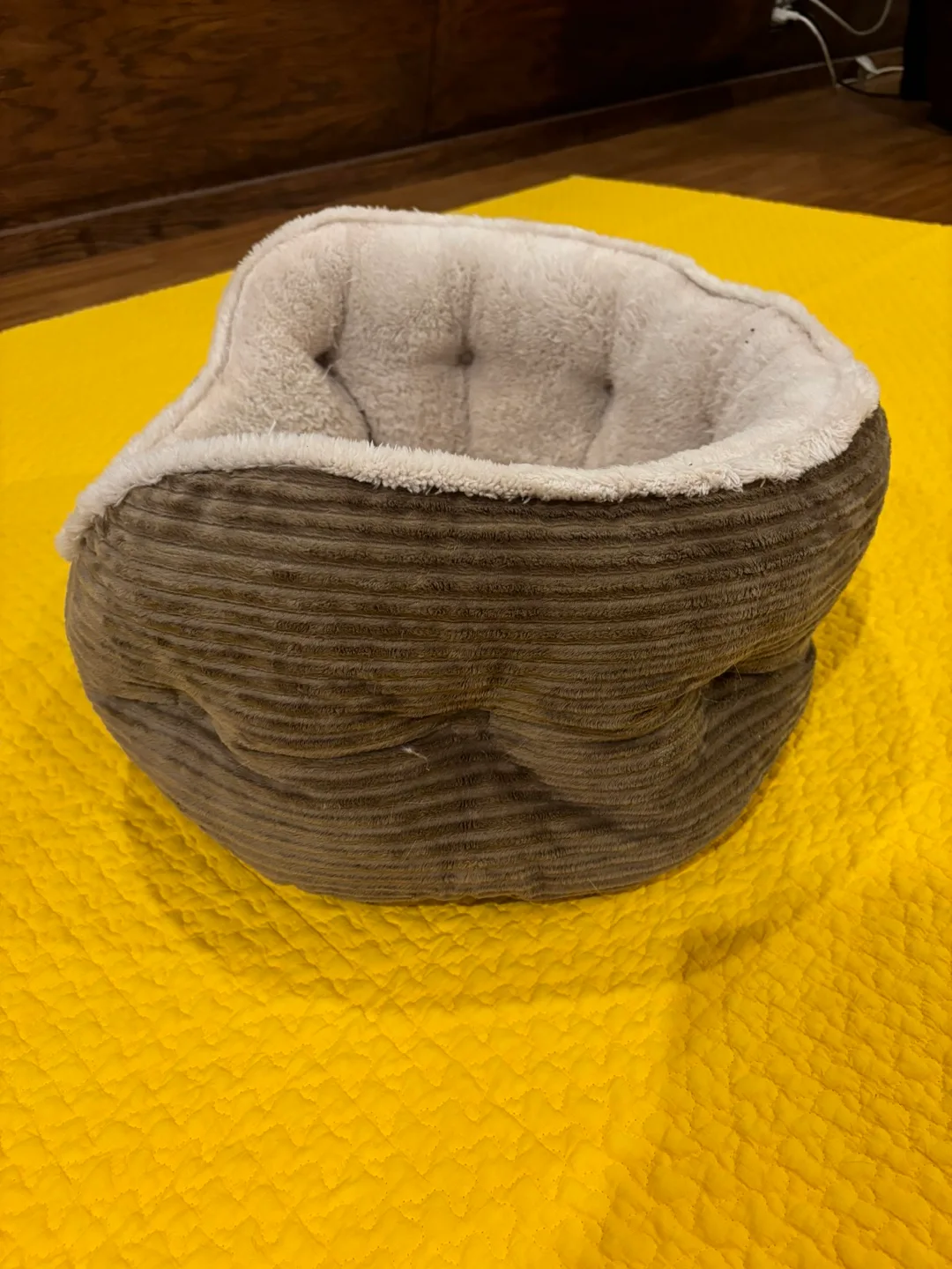 Khaki and White Dog Bed image indicator(3)