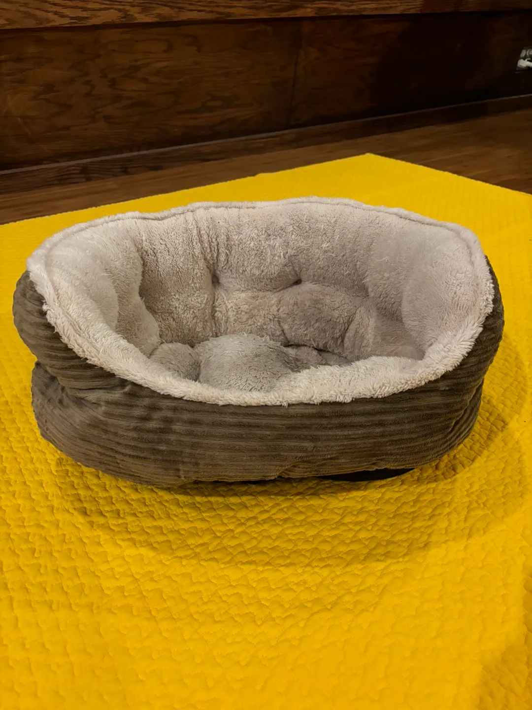 Khaki and White Dog Bed image indicator(2)