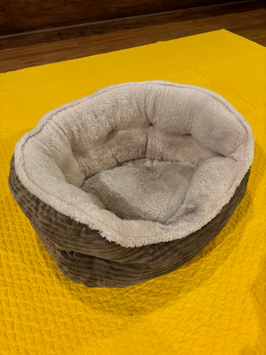 Khaki and White Dog Bed image indicator(8)