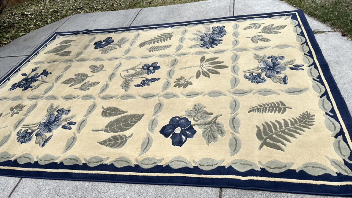 Large Floral Area Rug - photo 3