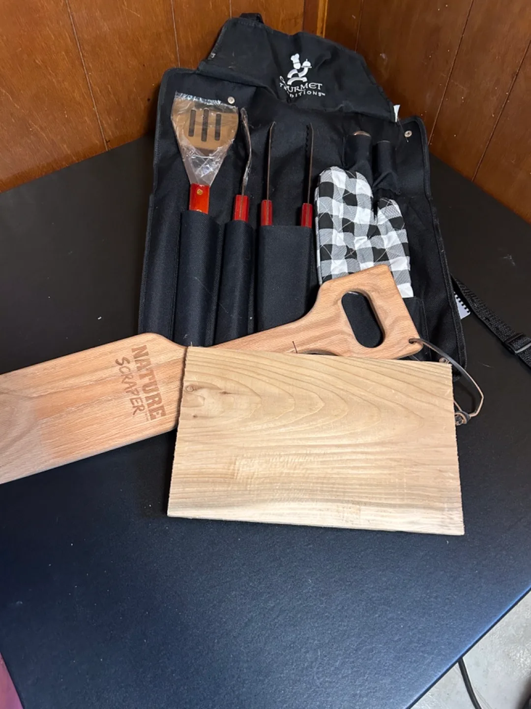 BBQ apron with accessories thumbnail