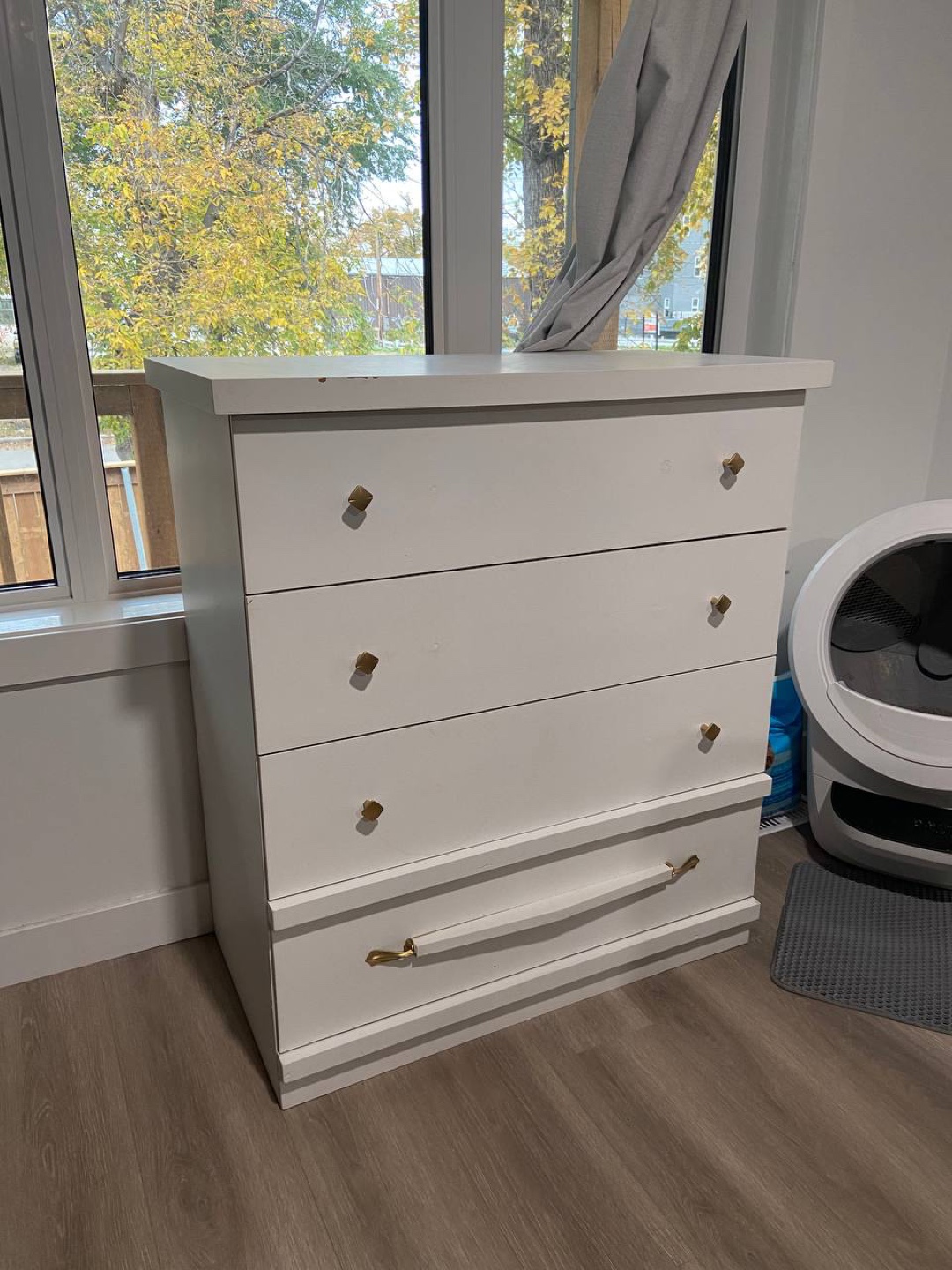 White Four Drawer Dresser 19x36x40,5 inch