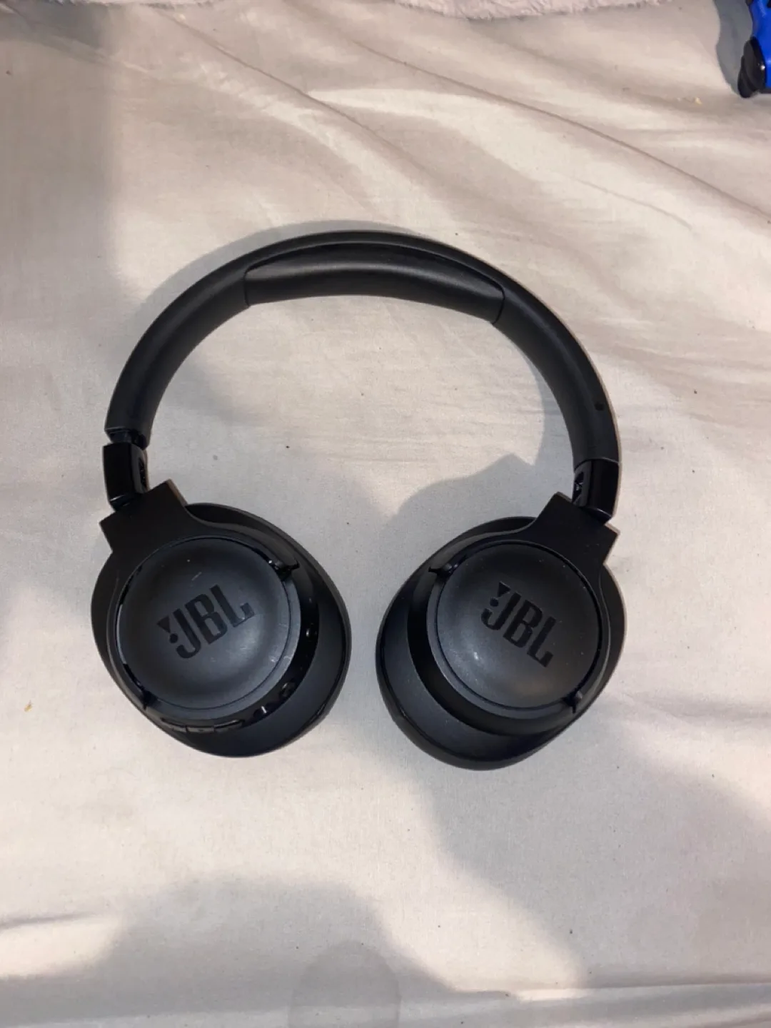 JBL Tune 760NC Wireless Headphones thumbnail