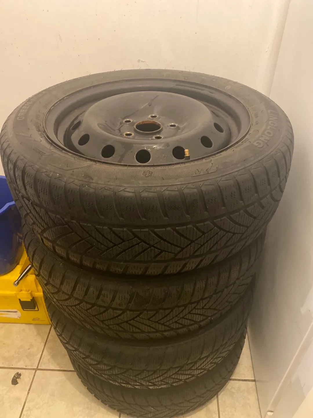 Set of 4 Winter Tires and Rims image indicator(2)