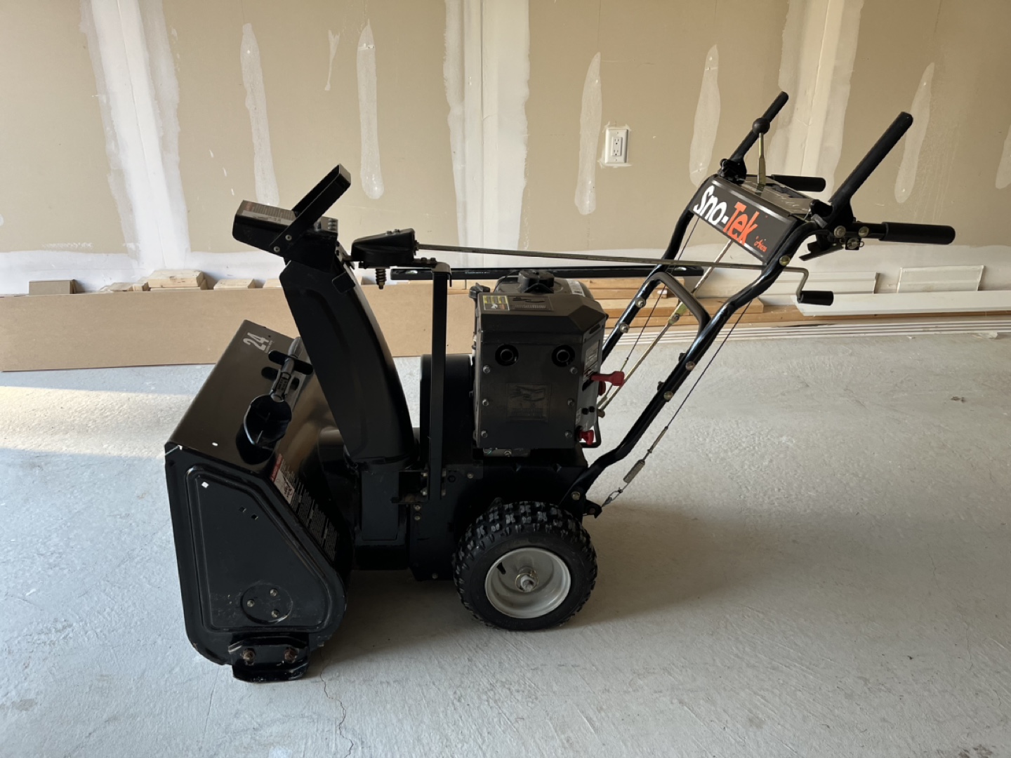 Sno-Tek 24 inch Snowblower - photo 3