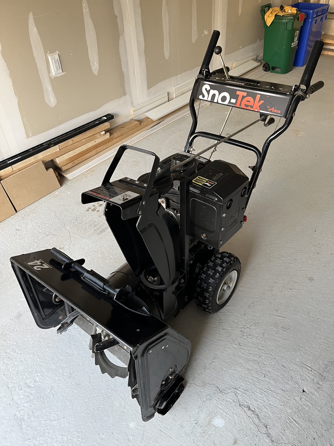 Sno-Tek 24 inch Snowblower - photo 2