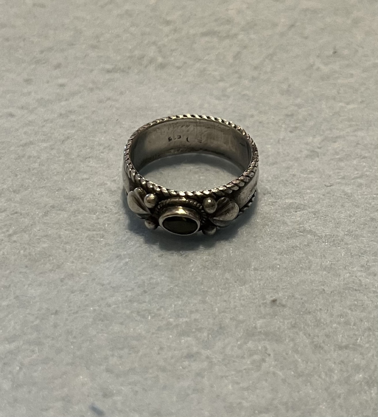 Sterling Silver Ring with peridot stone center. - photo 4