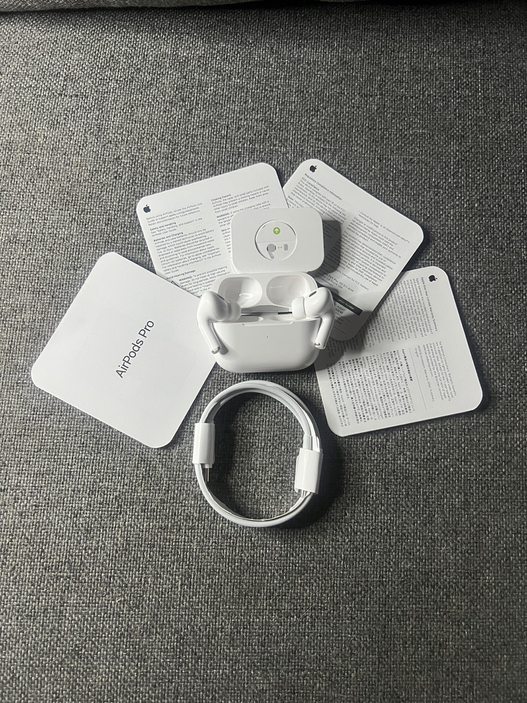 AirPods Pro 2nd Gen with Wireless Charging Case - White - photo 2