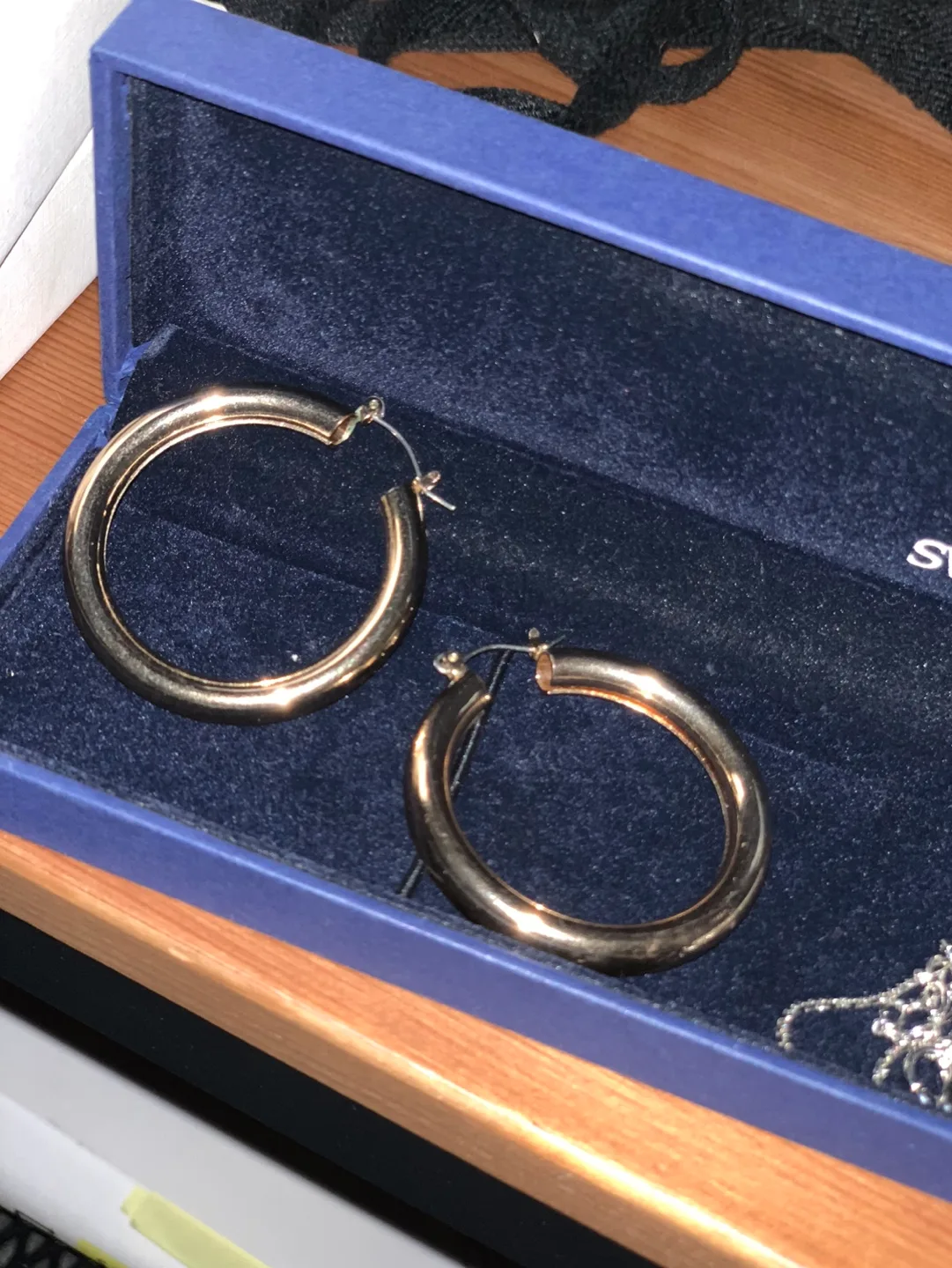 Gold Hoop Earrings image indicator(2)