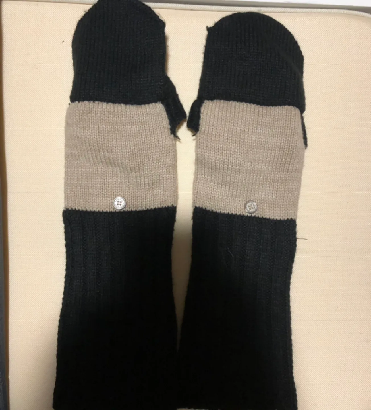 Like New - Black and Beige Fingerless Gloves image indicator(3)
