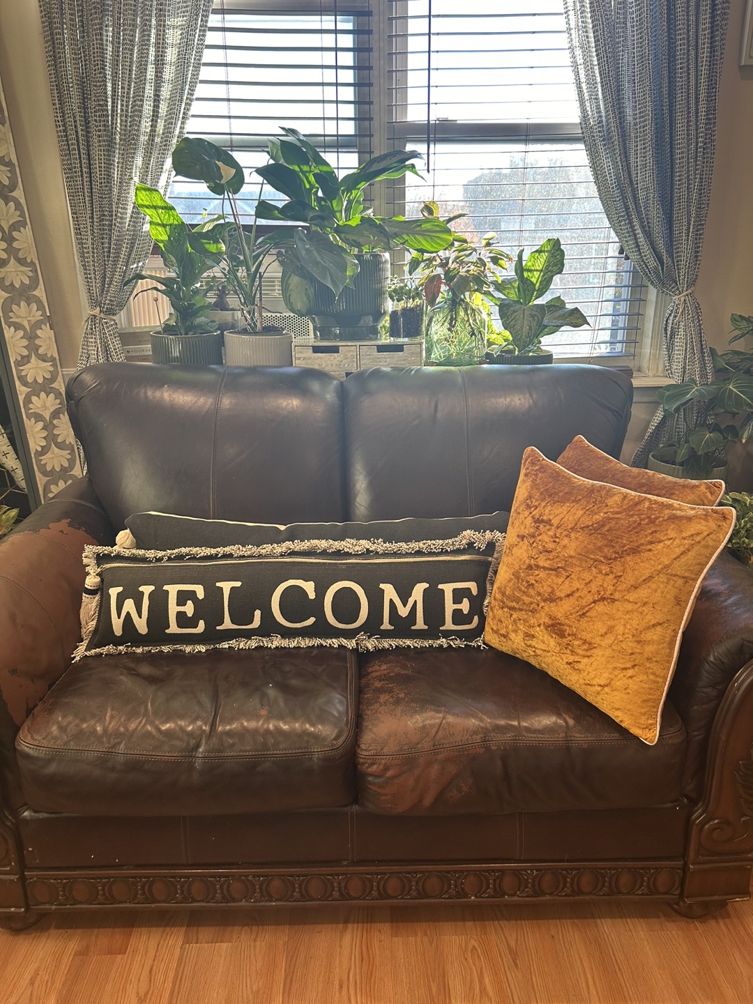 Free Raymore and Flanagan Leather Sofa - photo 3