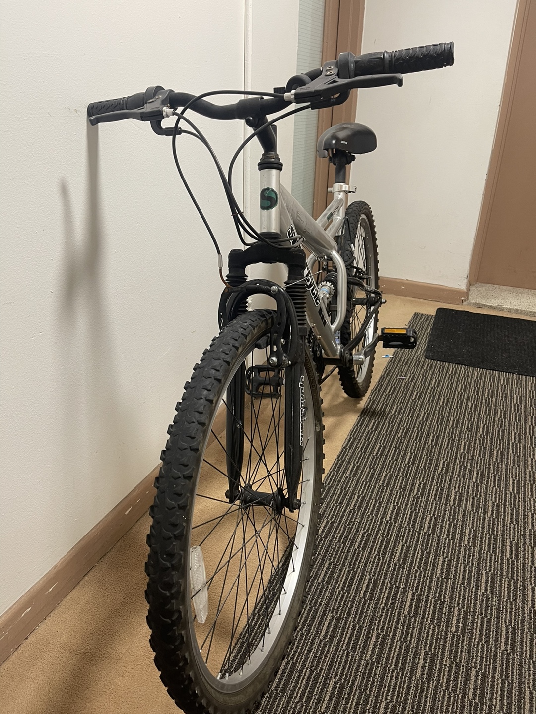Selling my Silver Sportsride Mountain Bike for $15 - photo 3