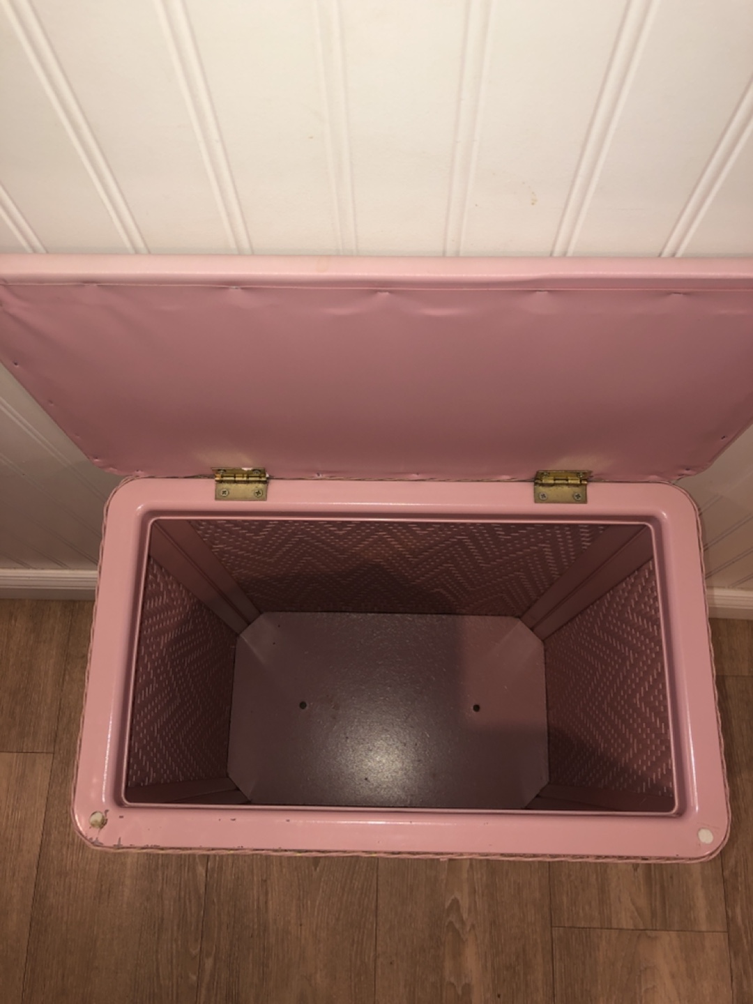 Vintage Pink Wicker Hamper - photo 3