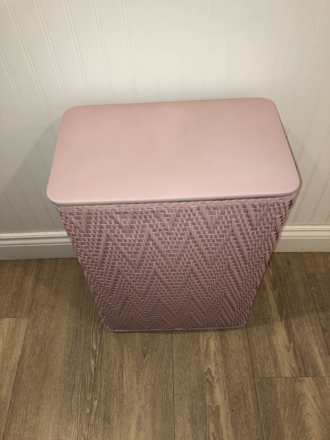 Vintage Pink Wicker Hamper - photo 2