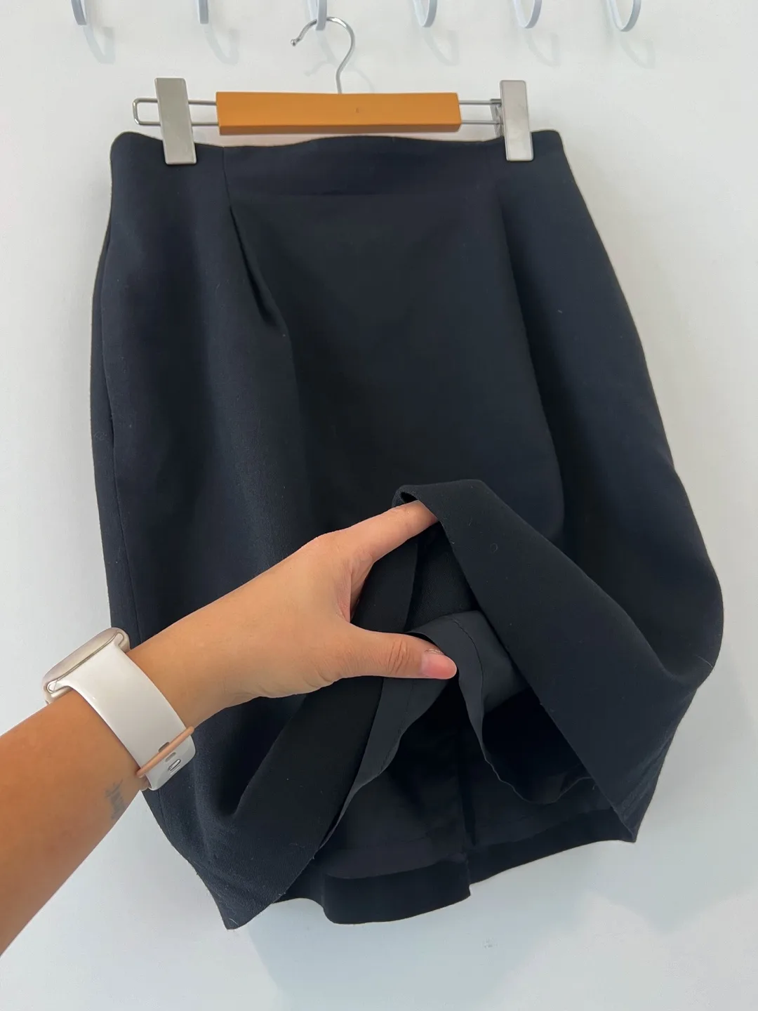 100% Wool Vintage Liz Claiborne Black Pencil Skirt Size 8 image indicator(3)