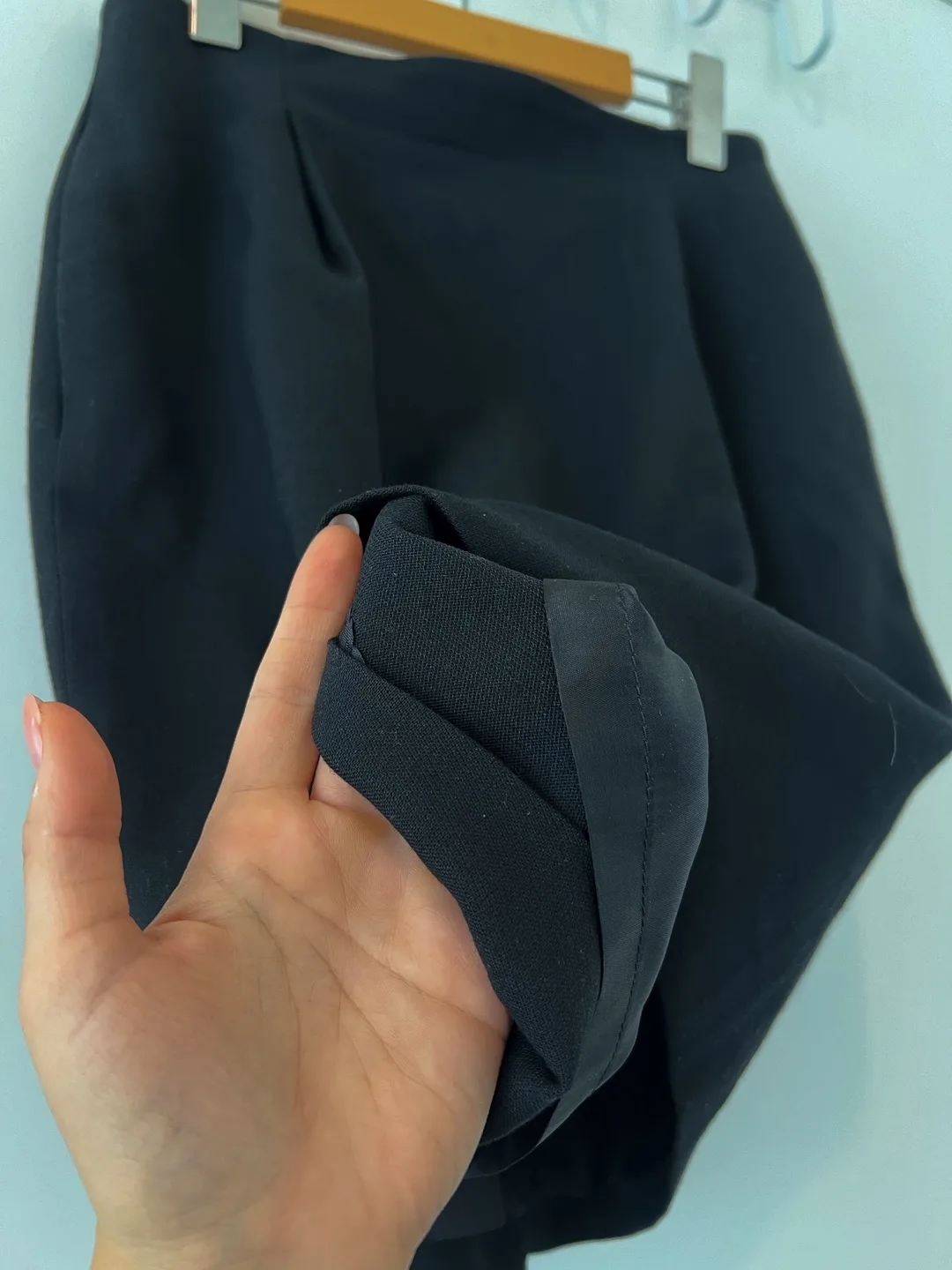 100% Wool Vintage Liz Claiborne Black Pencil Skirt Size 8 image indicator(6)