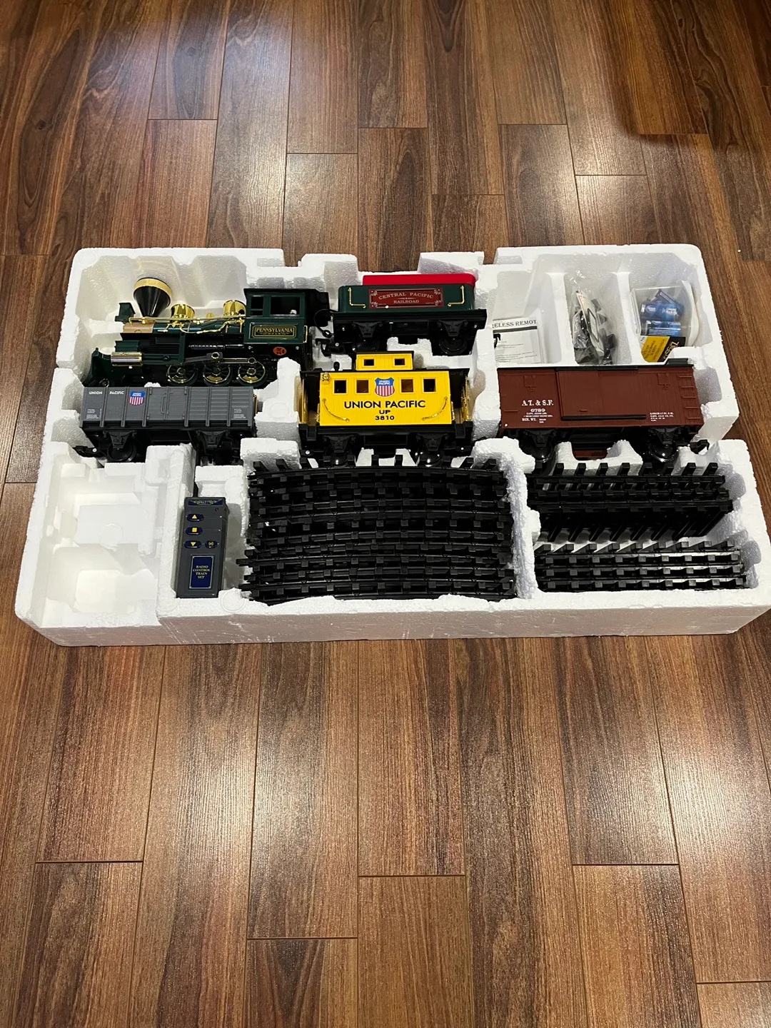 Coastal Express G Gauge Radio Controlled Train Set image indicator(4)