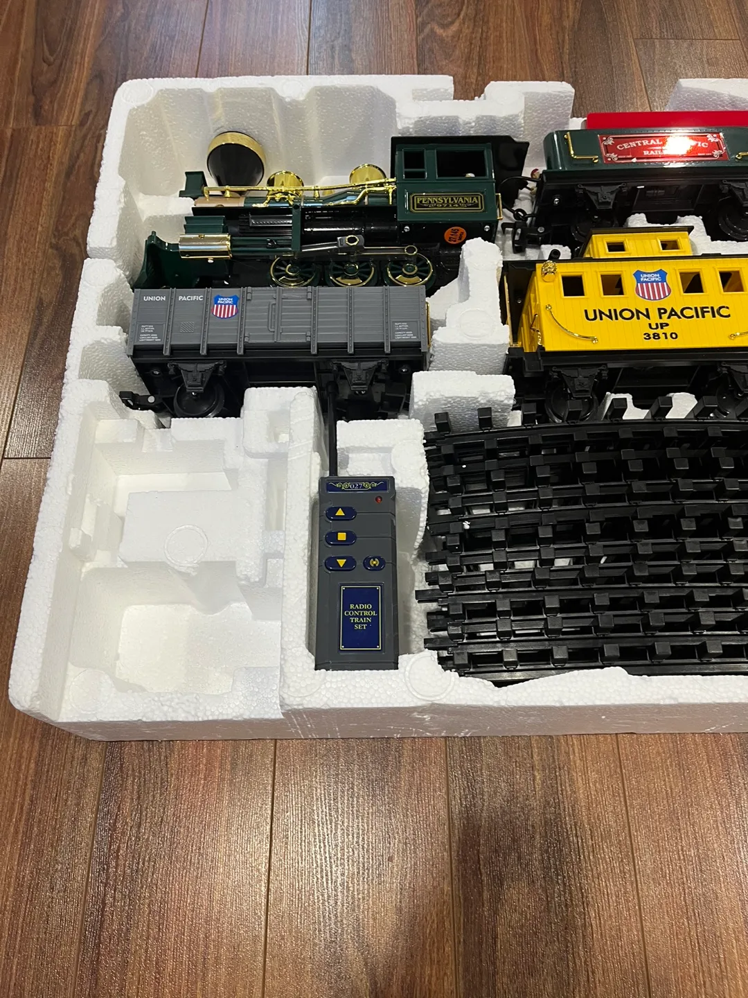 Coastal Express G Gauge Radio Controlled Train Set image indicator(5)