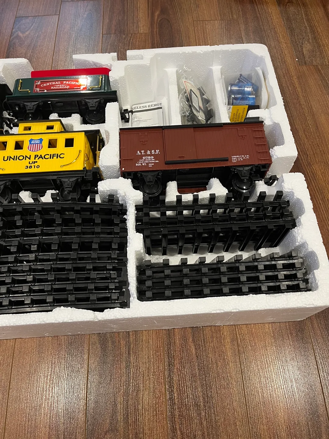 Coastal Express G Gauge Radio Controlled Train Set image indicator(6)