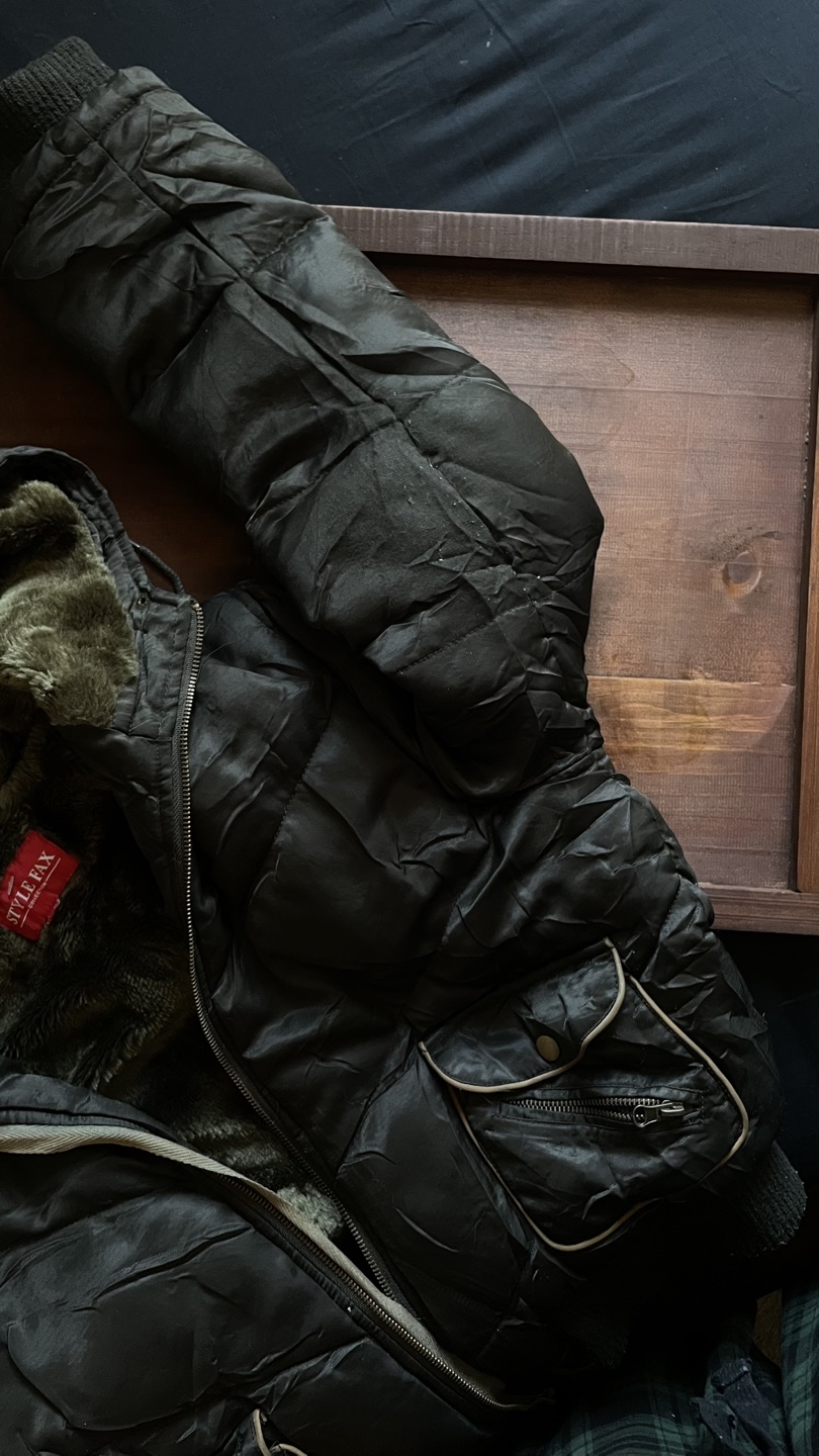 Y2k cropped dark olive green puffer jacket - photo 4