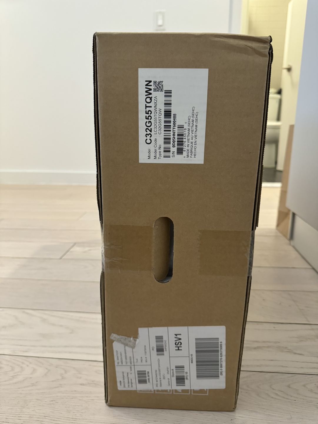 Like New - Samsung Odyssey G5 32" Curved Gaming Monitor - photo 3