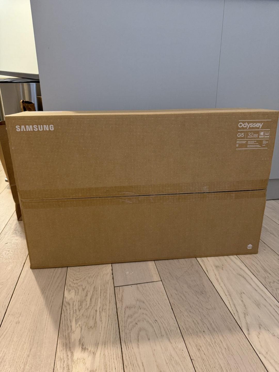 Like New - Samsung Odyssey G5 32" Curved Gaming Monitor - photo 2