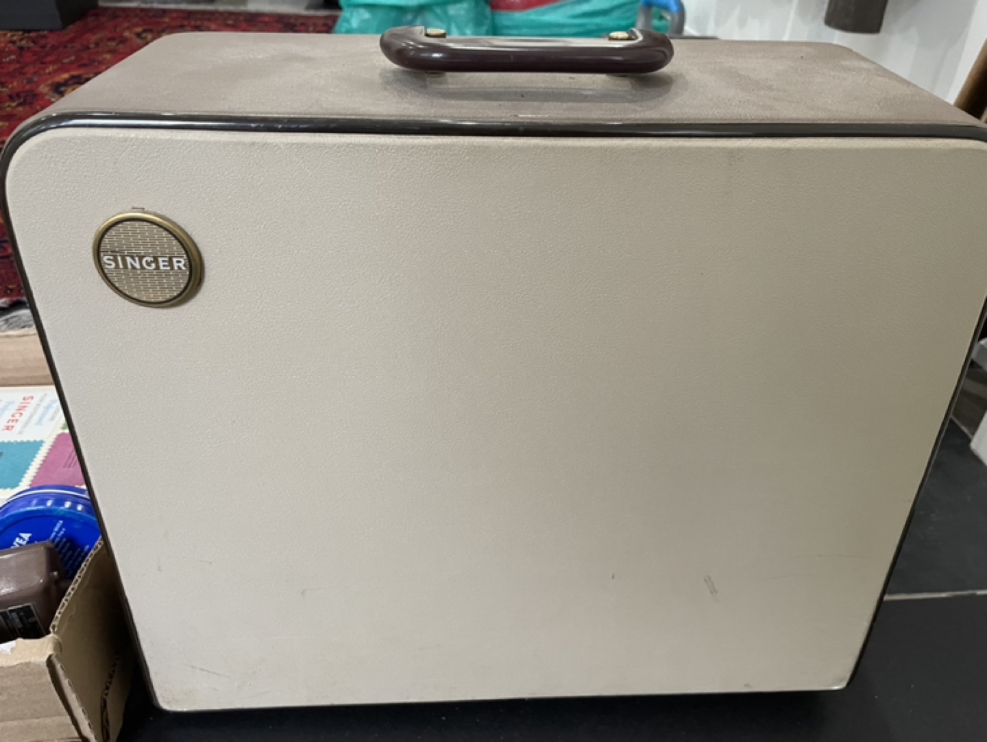 Vintage Singer Sewing Machine - photo 3