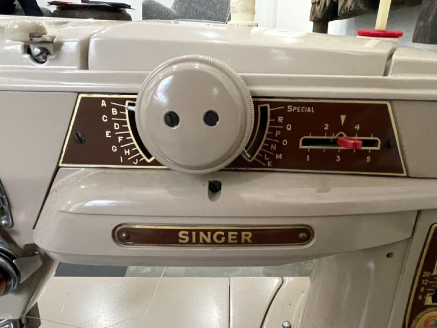Vintage Singer Sewing Machine - photo 2