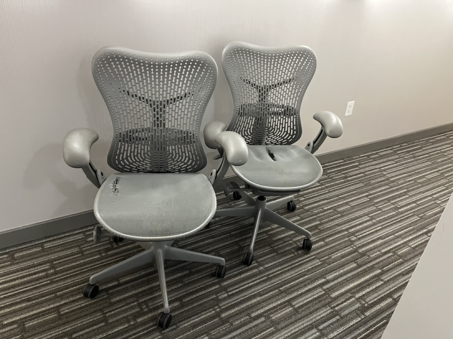 Herman Miller Mirra 1 - Read Description - photo 2