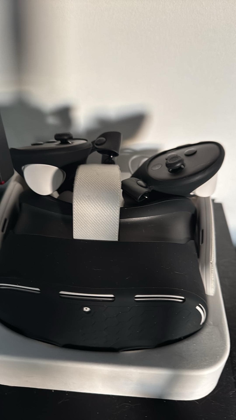 Meta Quest 3S VR Headset 128GB with cover - photo 3