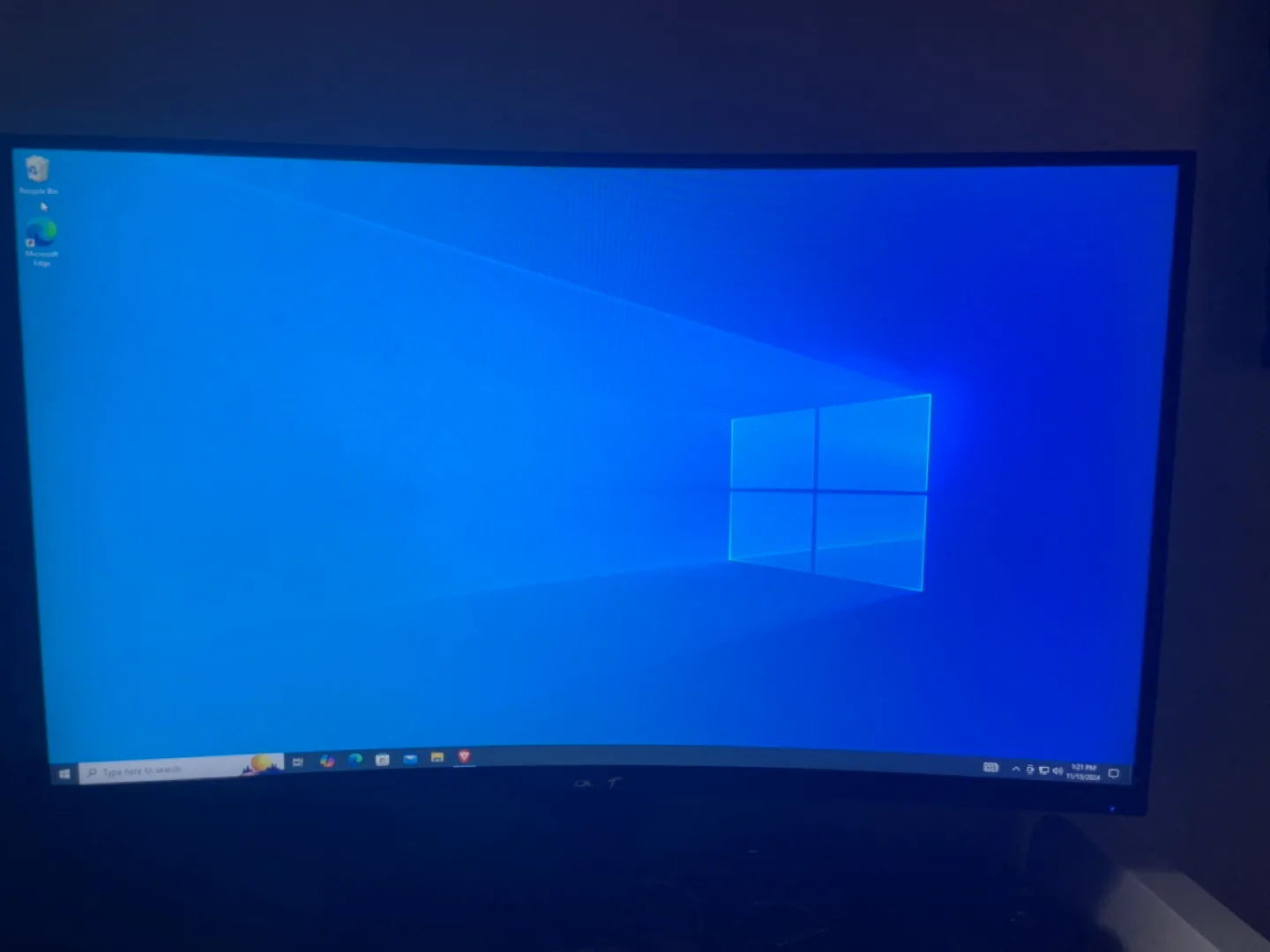 Curved gaming monitor thumbnail