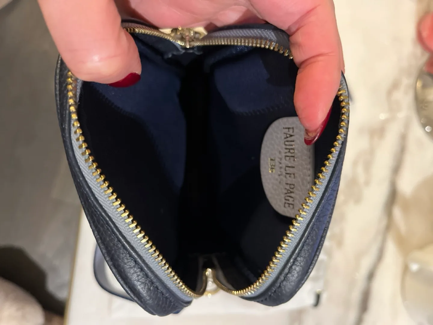 Faure LePage special edition handbag image indicator(2)