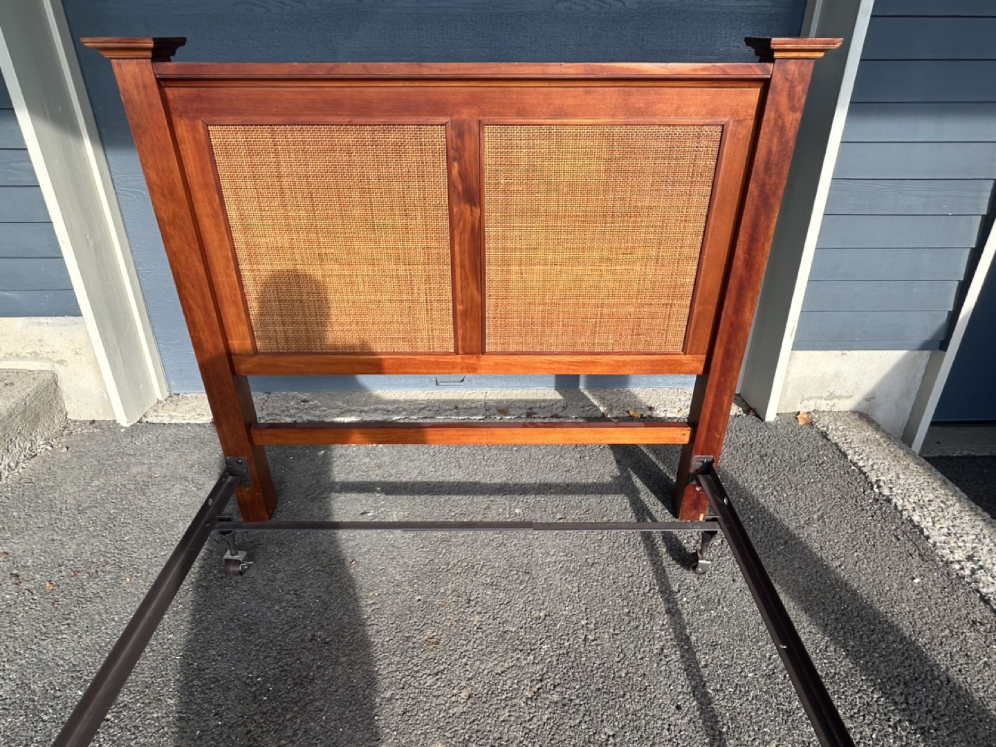 Solid Wood Headboard (Full Size) w/ Metal Bed Frame - photo 4