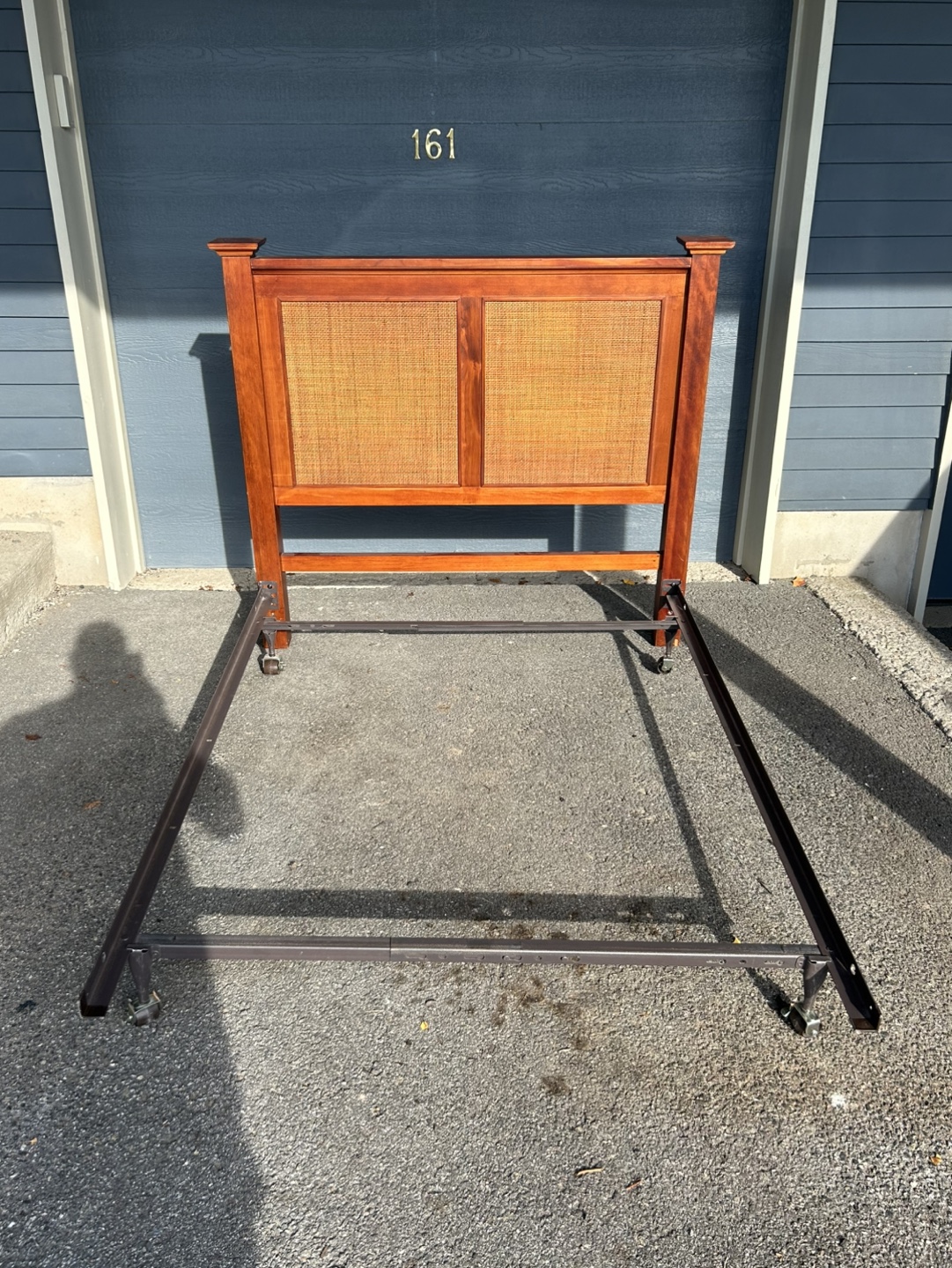 Solid Wood Headboard (Full Size) w/ Metal Bed Frame - photo 2