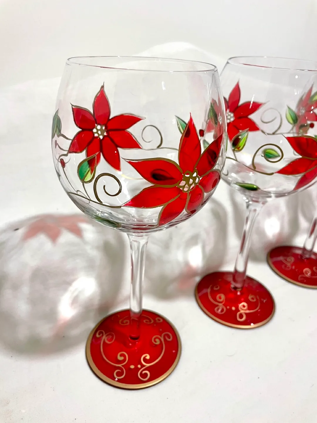 Set of 4 Hand Painted Christmas Wine Glasses image indicator(3)