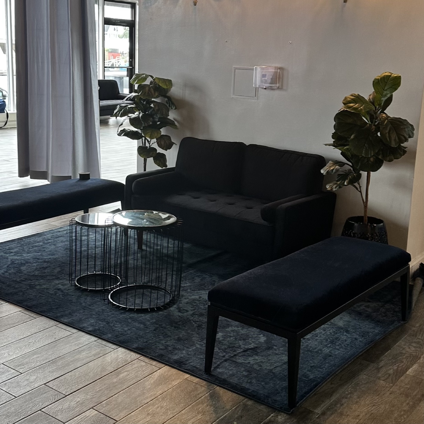 Black Velvet Loveseat - photo 4