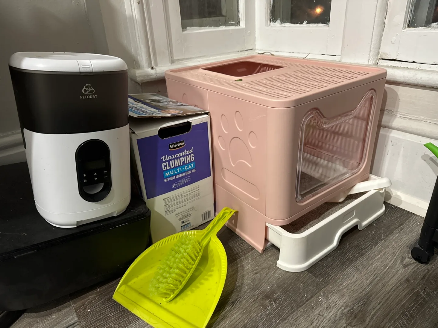 Cat litter box & Pet Automatic Feeder thumbnail