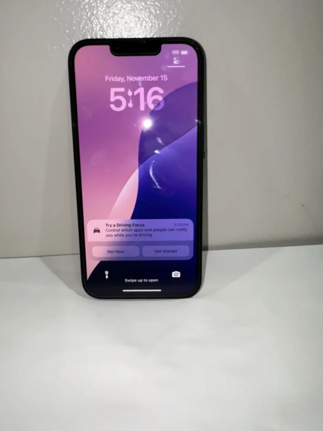 (LIKE NEW) iPhone 13 w/ 128GB thumbnail