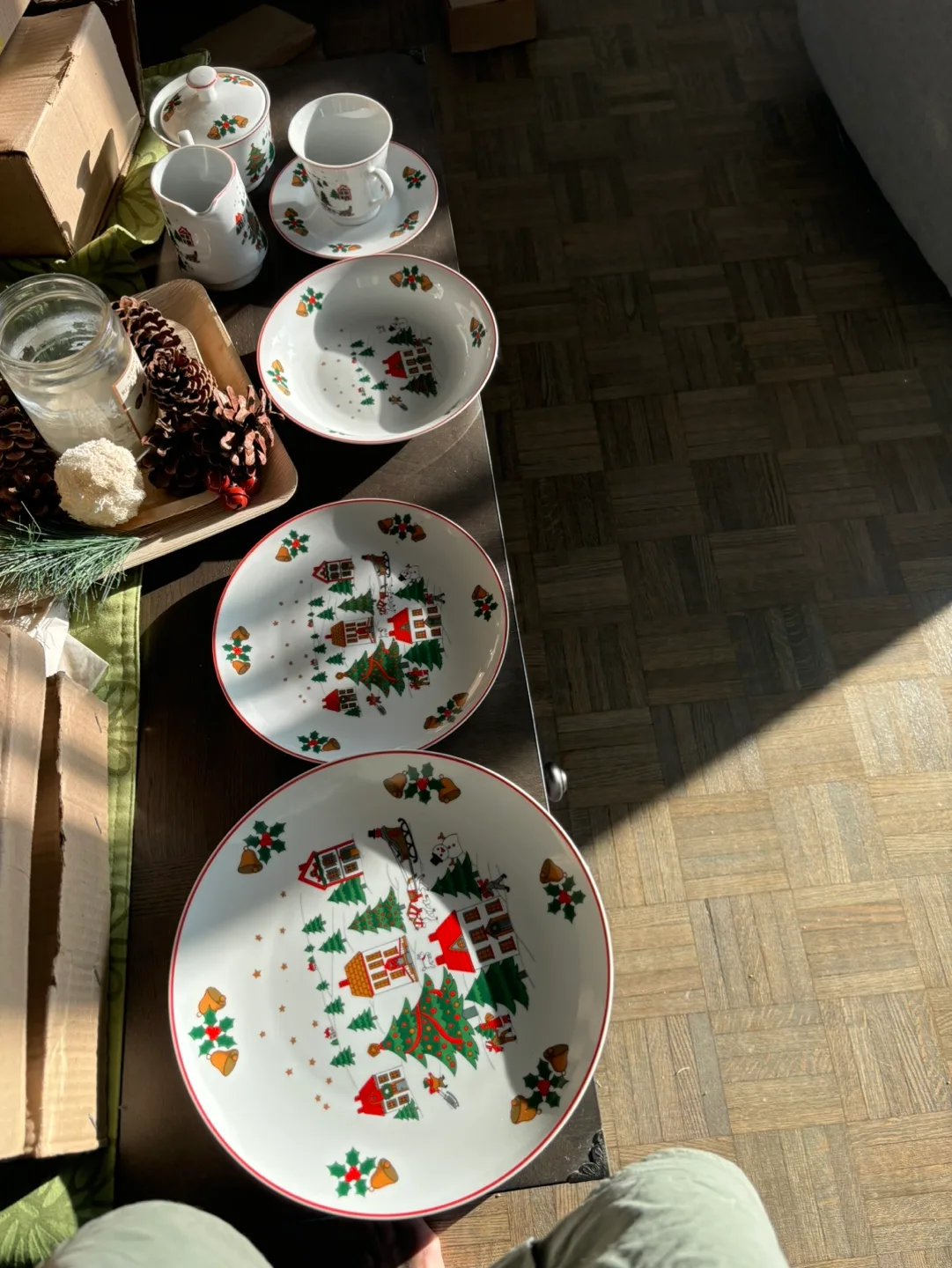Black Friday Sale! 45 Piece Christmas Dinner Set image indicator(3)