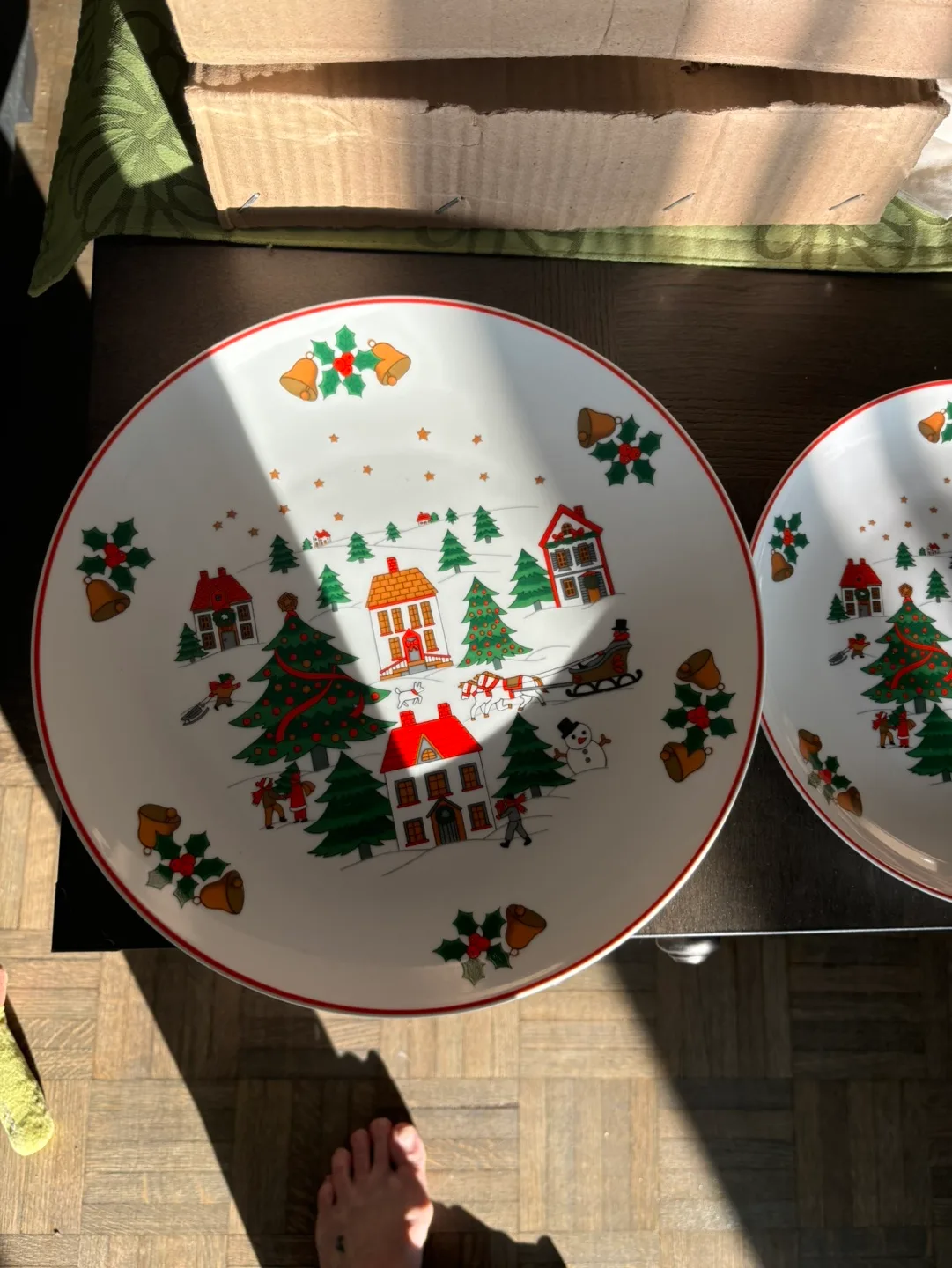 Black Friday Sale! 45 Piece Christmas Dinner Set image indicator(4)