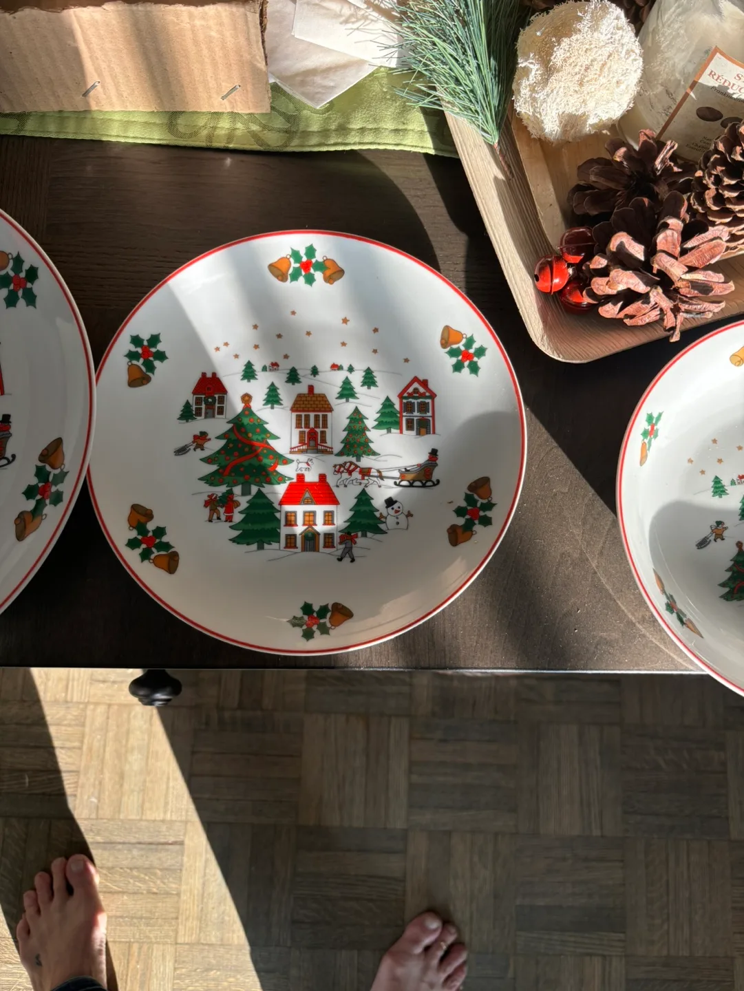 Black Friday Sale! 45 Piece Christmas Dinner Set image indicator(5)