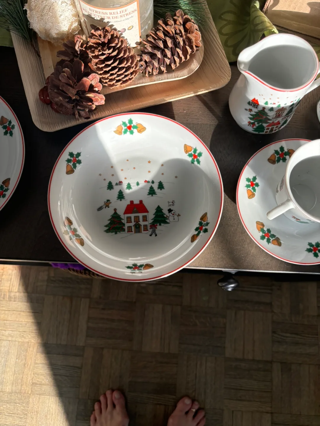 Black Friday Sale! 45 Piece Christmas Dinner Set image indicator(6)