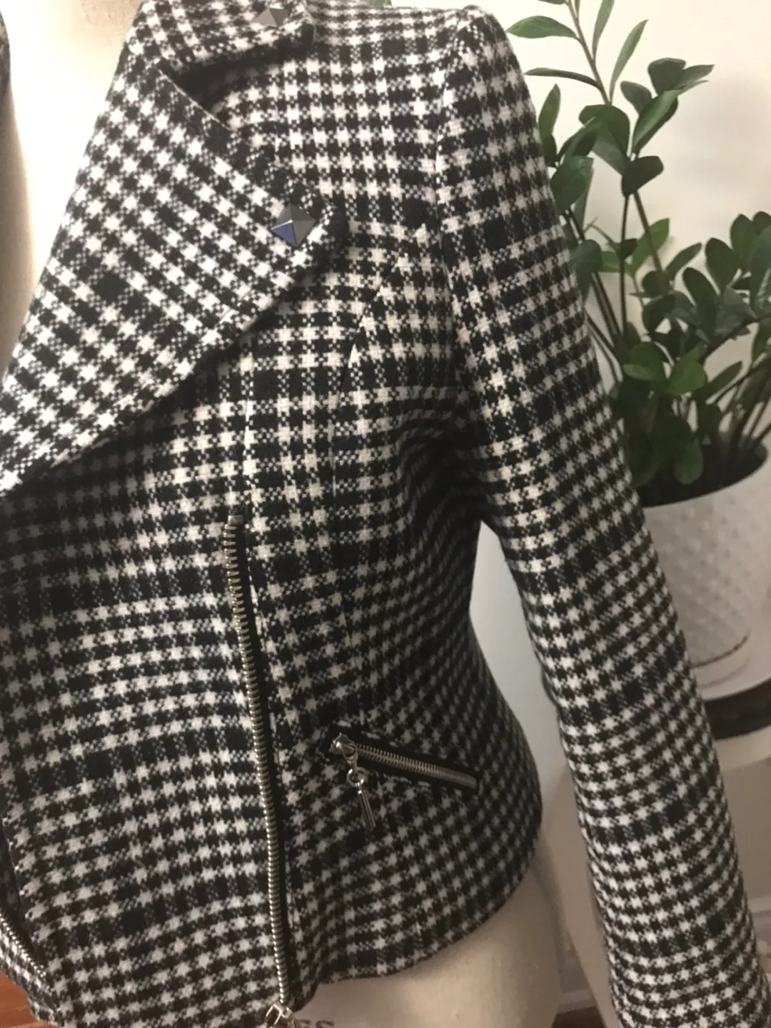 Black and White Houndstooth Moto Jacket image indicator(4)