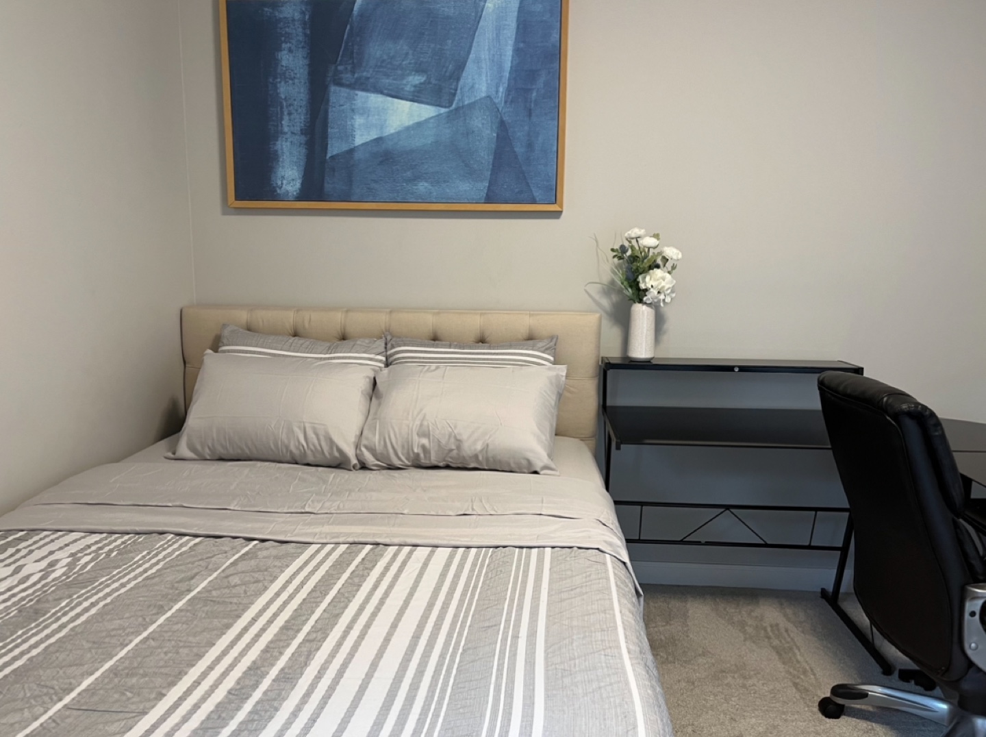 Queen Size Bed Frame with Headboard - photo 2