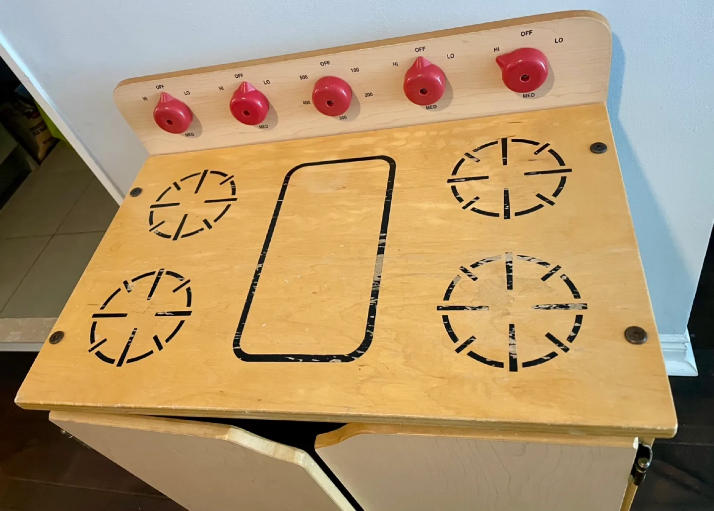 Trojan Wooden Play Kitchen Stove image indicator(3)