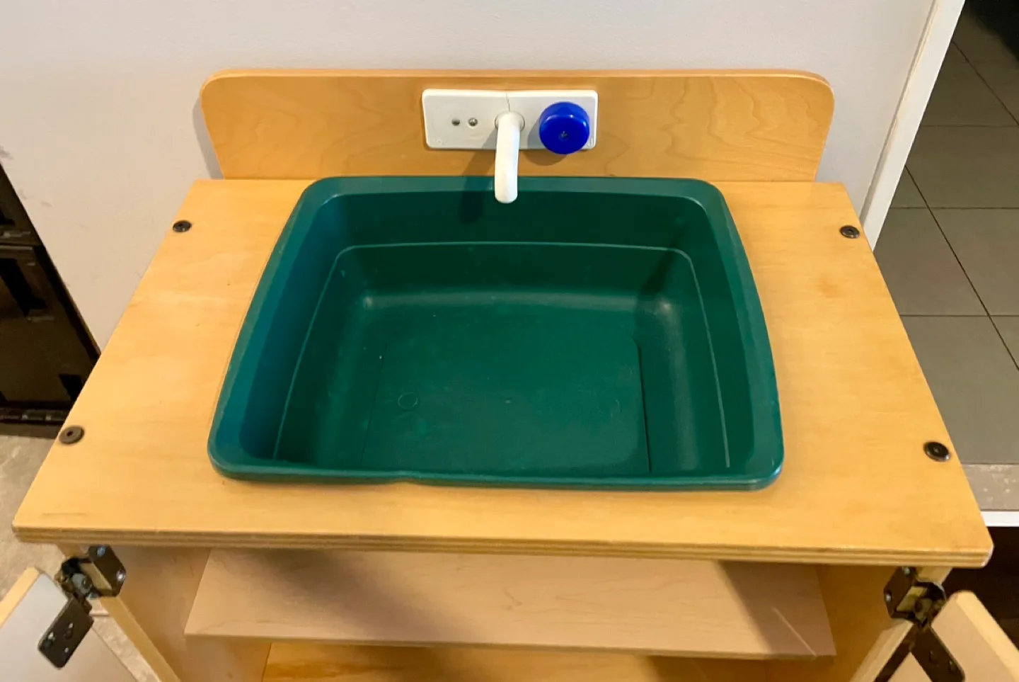 Trojan Wooden Play Kitchen Sink image indicator(3)