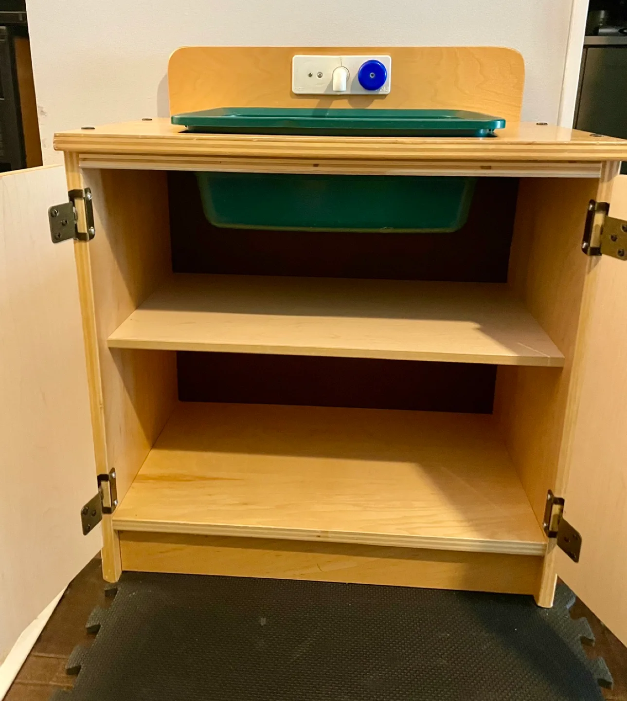 Trojan Wooden Play Kitchen Sink image indicator(2)