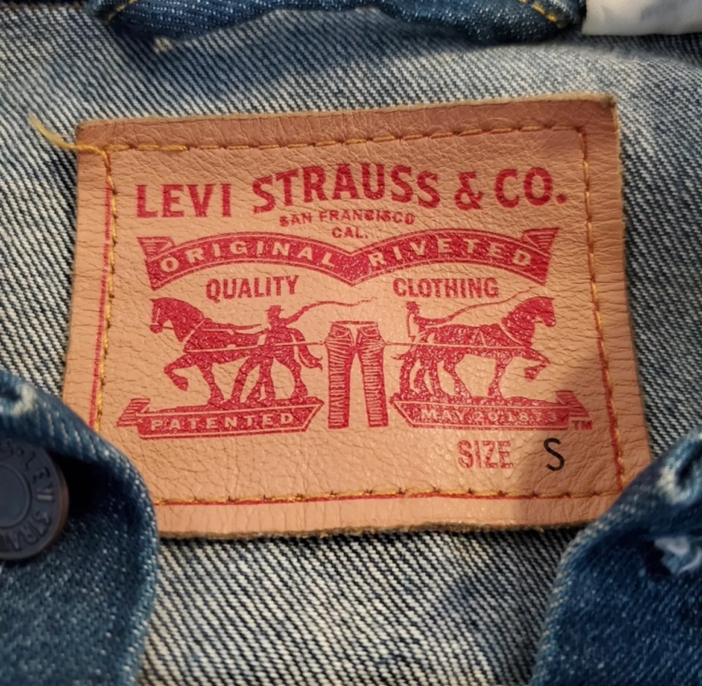 Levi's Denim Jacket Women’s Small GUC image indicator(2)