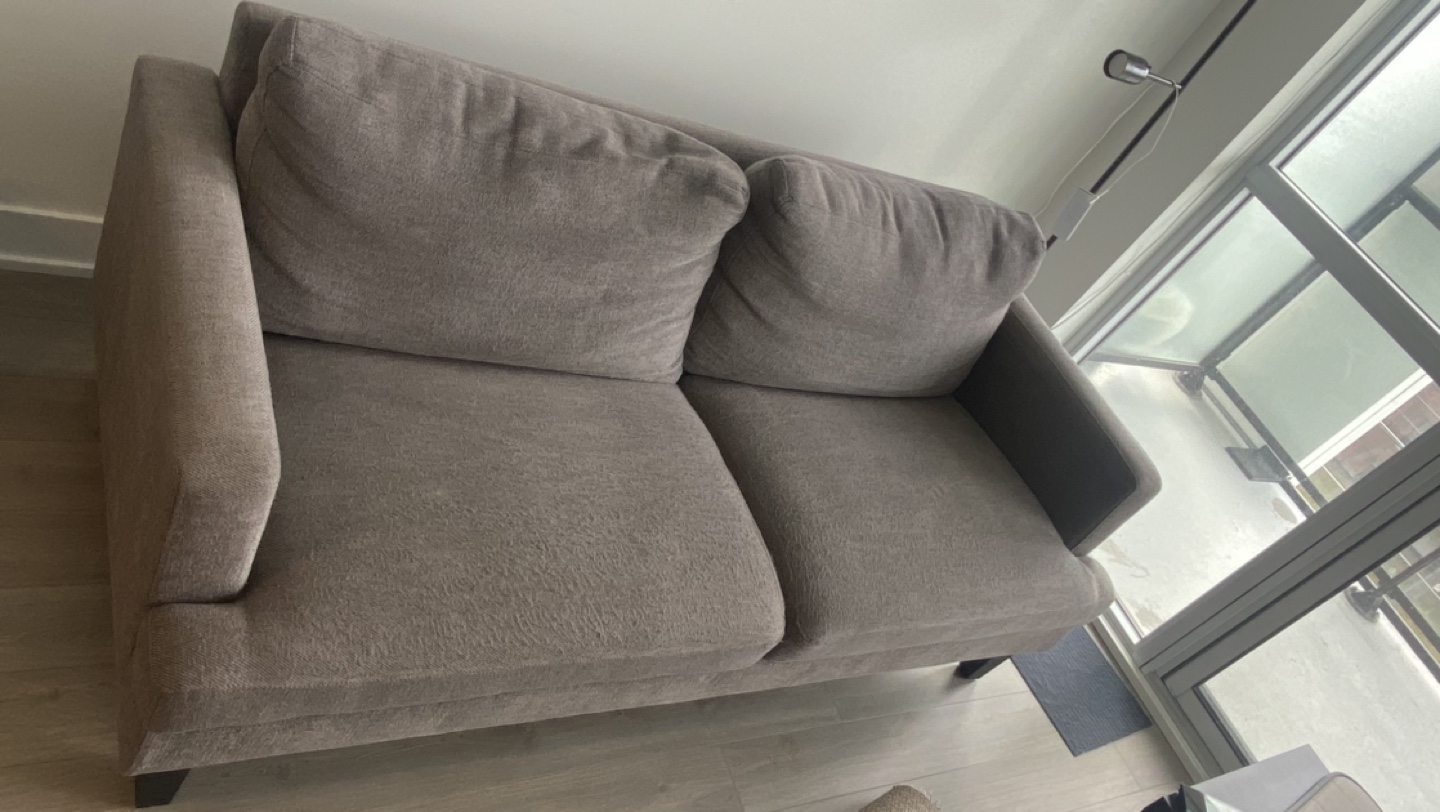 Couch - photo 2