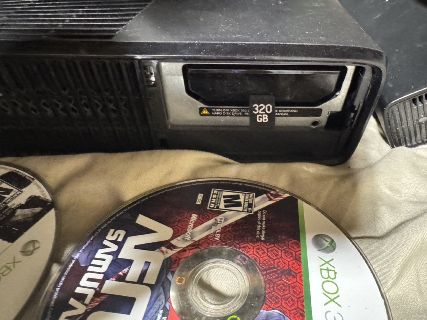 Xbox 360 320 GB Console with Games and Controllers - photo 3